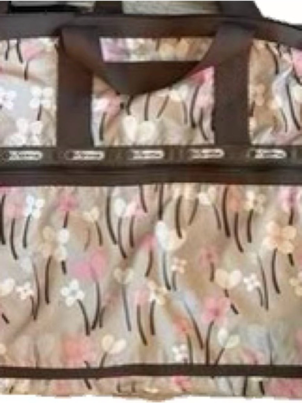 Le SportSac Weekender Floral Nylon
Duffle Bag Beige Pink Brown
Lightweight